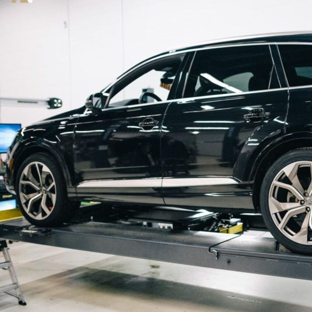 Comparing Audi Authorized vs. Independent Service Centers