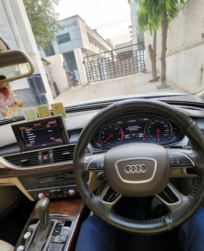 Customer arriving at XL Car Care for Audi Repair service